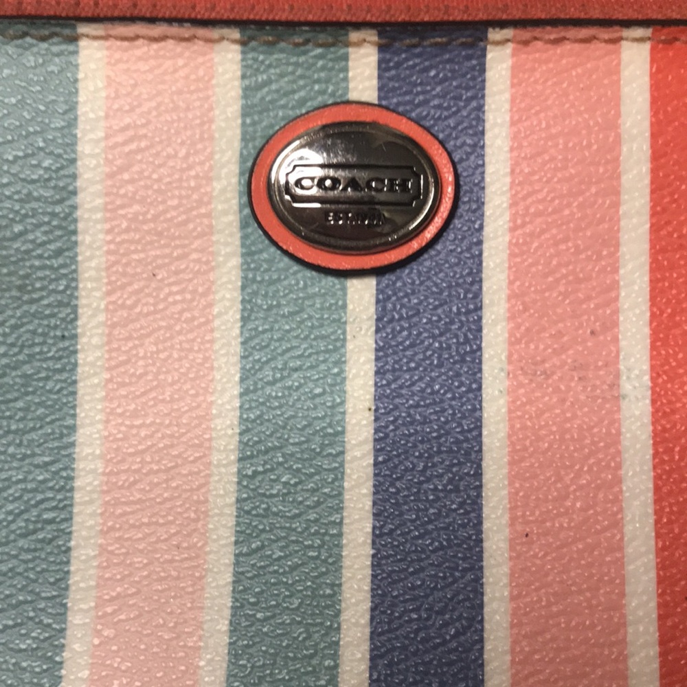 SOLD💥COACH Peyton Multistripe Small Wristlet - Picture 5 of 9